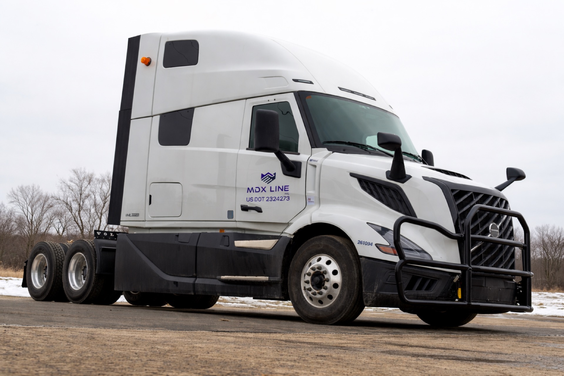 MDX Line Volvo VNL side angle on the road
